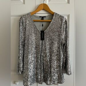 NWT - Cable & Gauge Silver Sequin Women's Top with Bell Sleeves w/ Slits (sz XL)